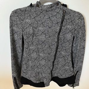 Lululemon Jacket in Size 4